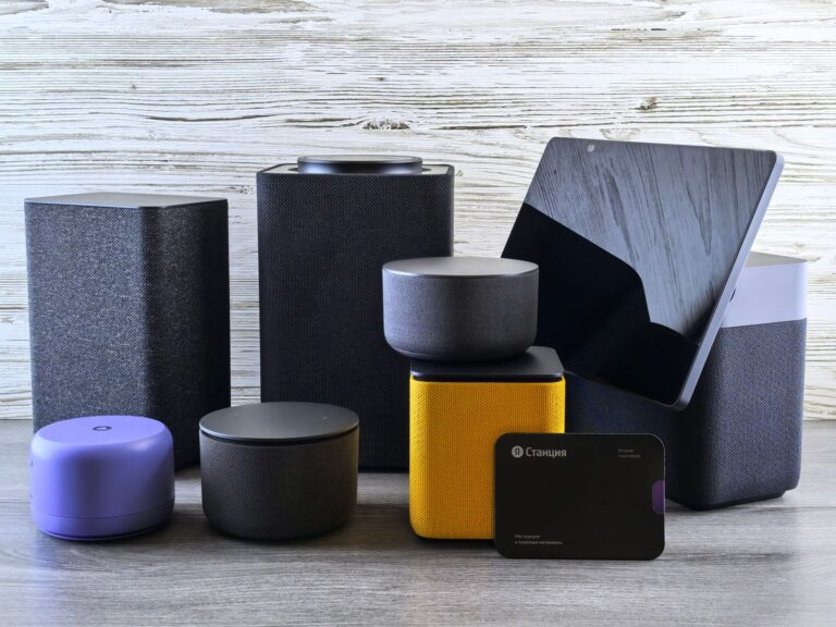 Smart Speaker vs Smart Display: Which 2026 Gadget Is Best? - kitchentechinsider