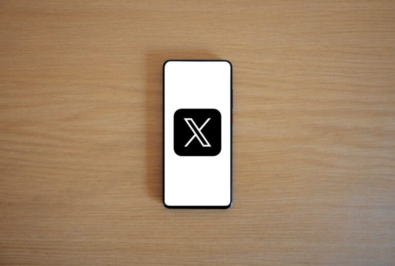 Possible formats: 'How to...', 'X Best...', 'Complete Guide to...', 'X vs Y'. Target informational, transactional, comparison. - kitchentechinsider